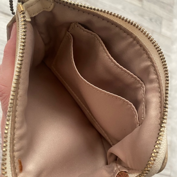 Coach Wristlet Leather Cream Gold Hearts - Picture 5 of 7